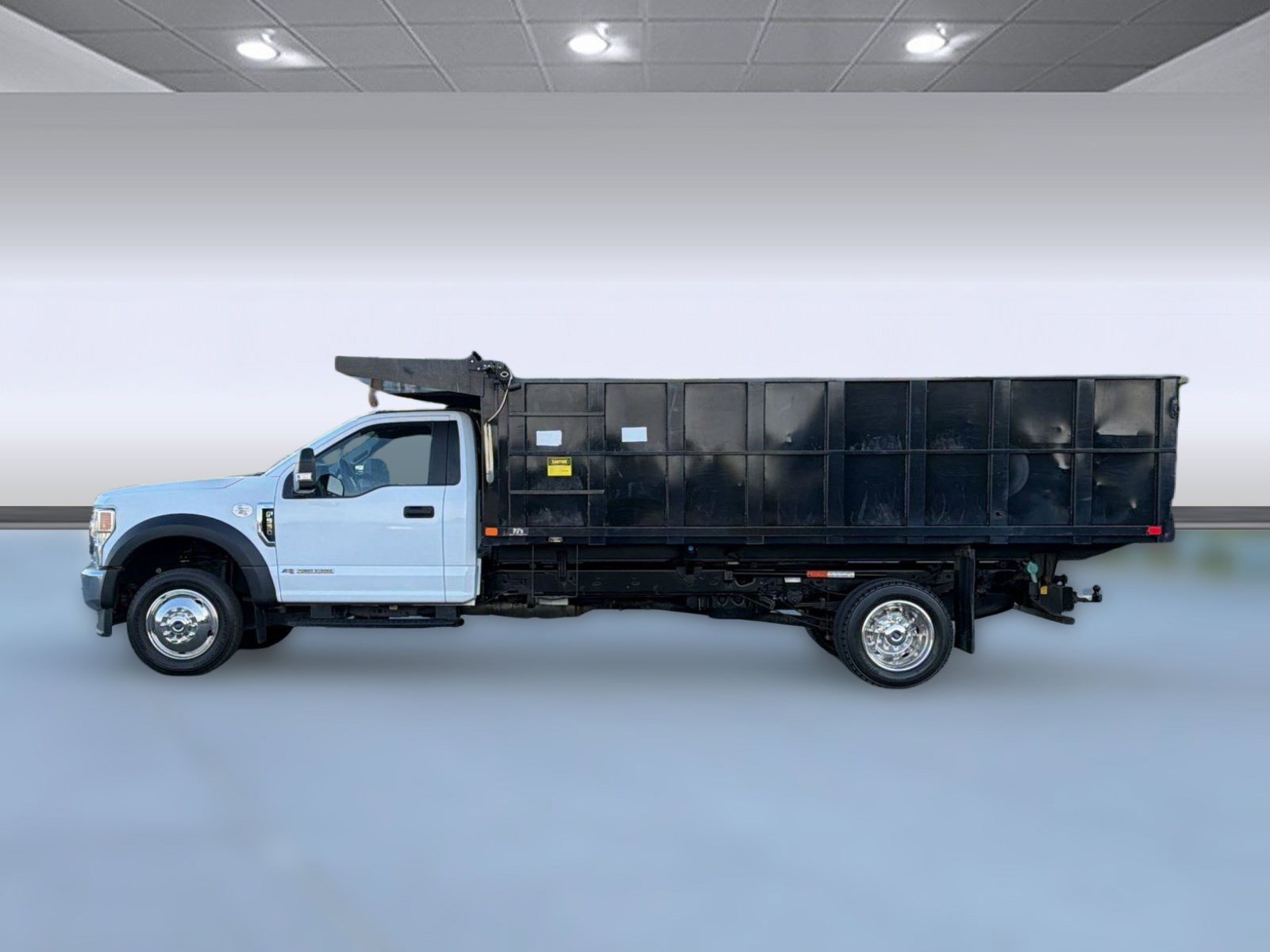 Used 2022 Ford F550 2WD Regular Cab Super Duty image 2
