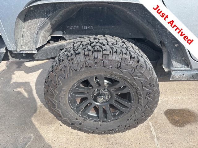Used 2015 Jeep Wrangler Unlimited Sahara w/ Connectivity Group AWD/4WD image 16