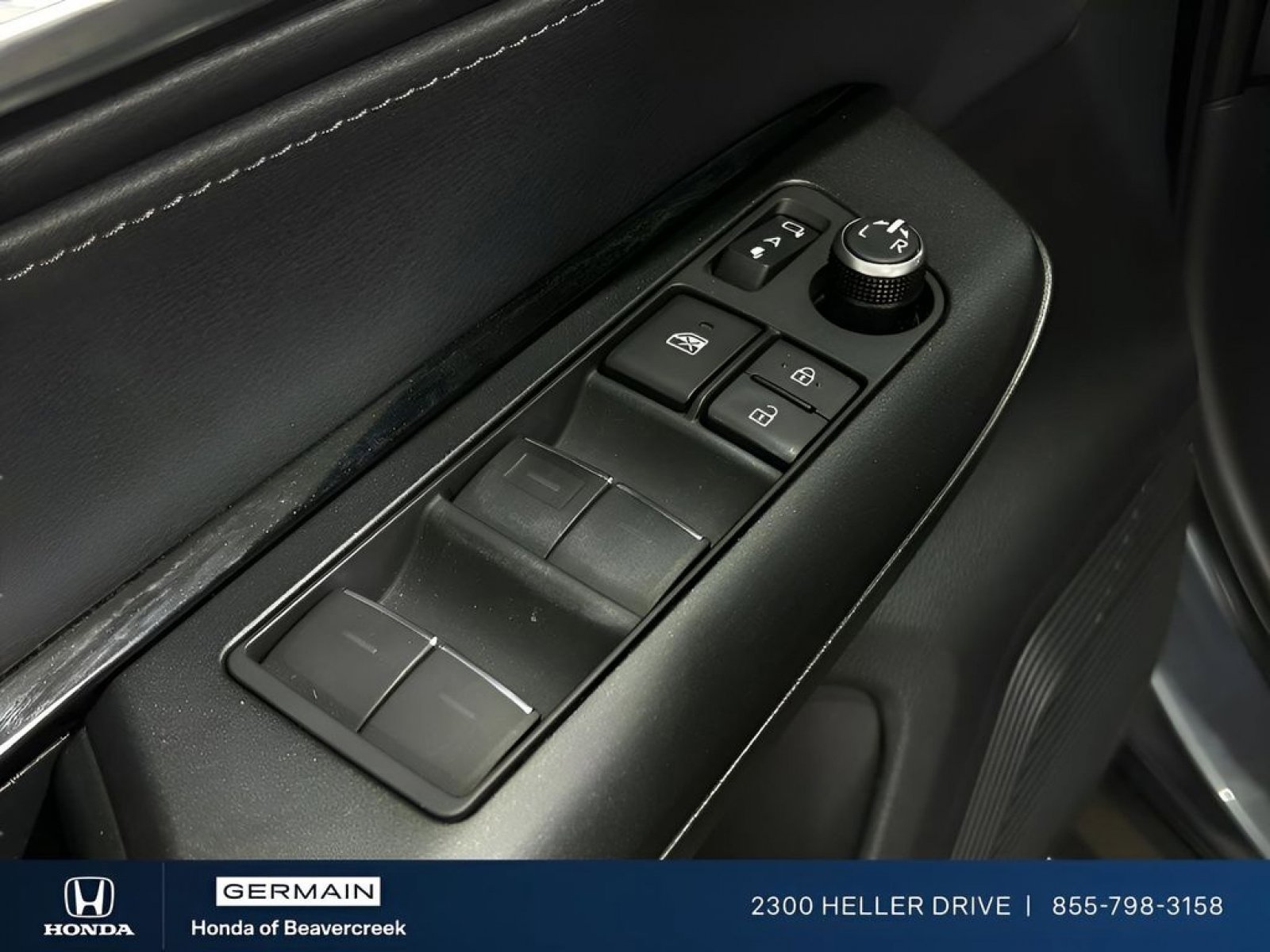 Used 2021 Toyota Venza LE AWD/4WD image 12