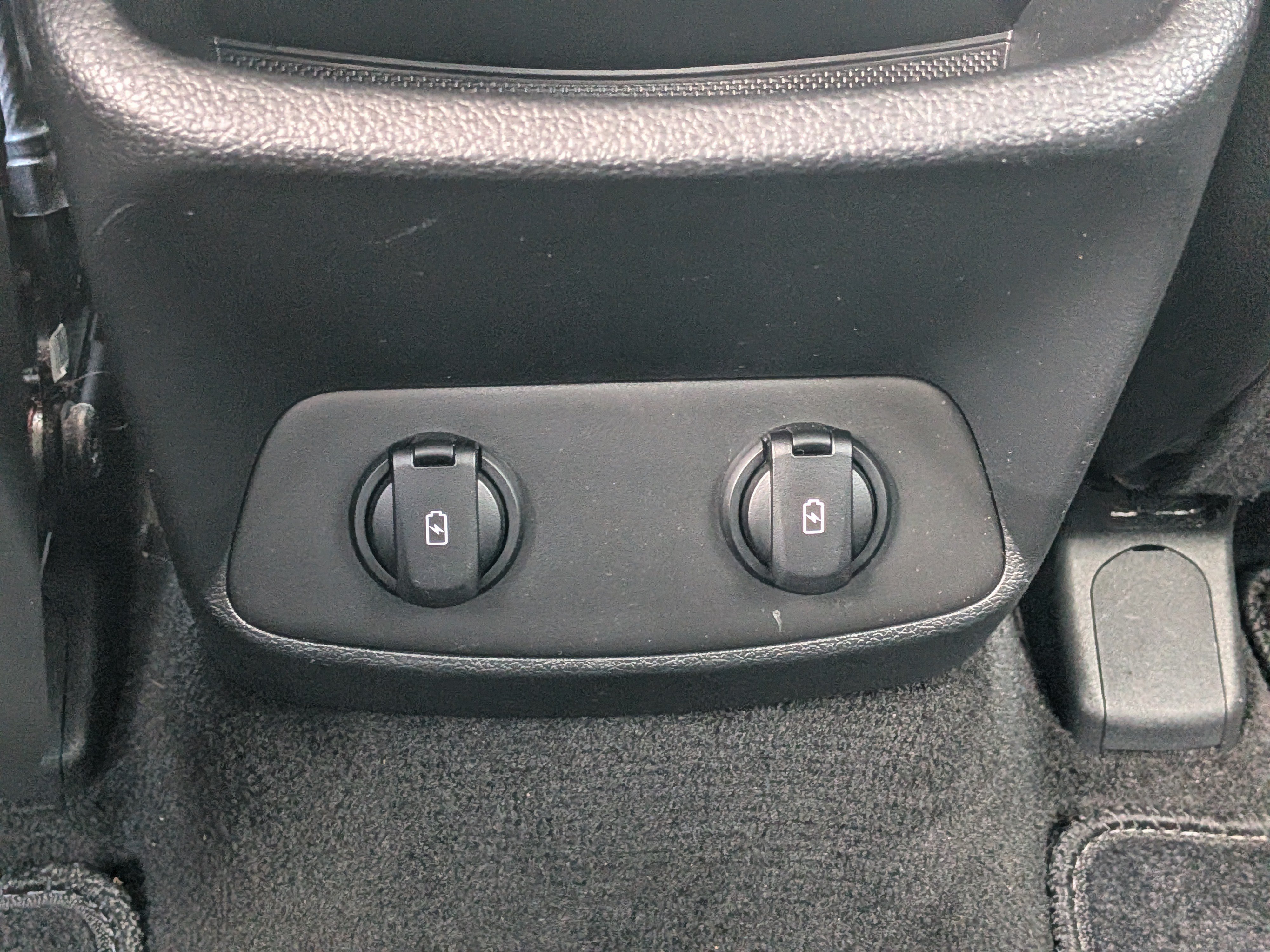 Used 2019 Hyundai Santa Fe SEL FWD image 15