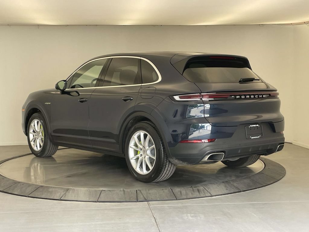Certified 2024 Porsche Cayenne AWD/4WD image 3