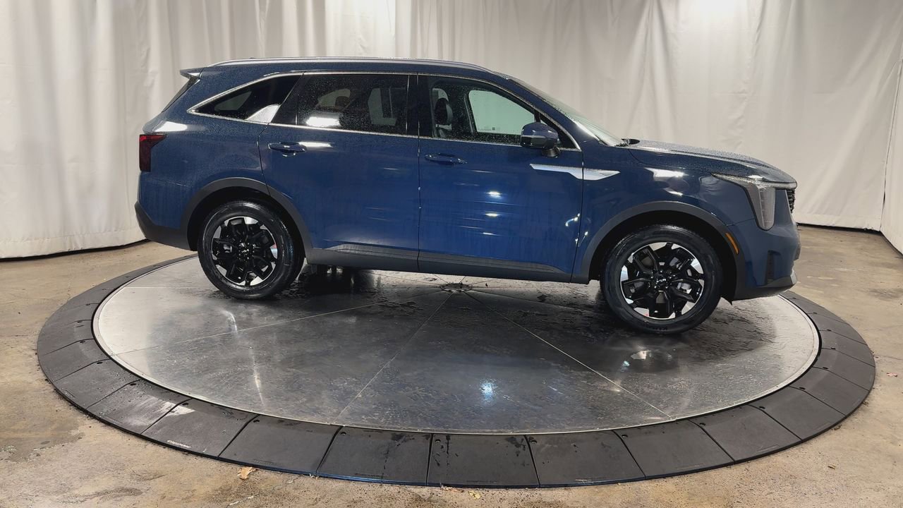 New 2026 Kia Sorento S image 2