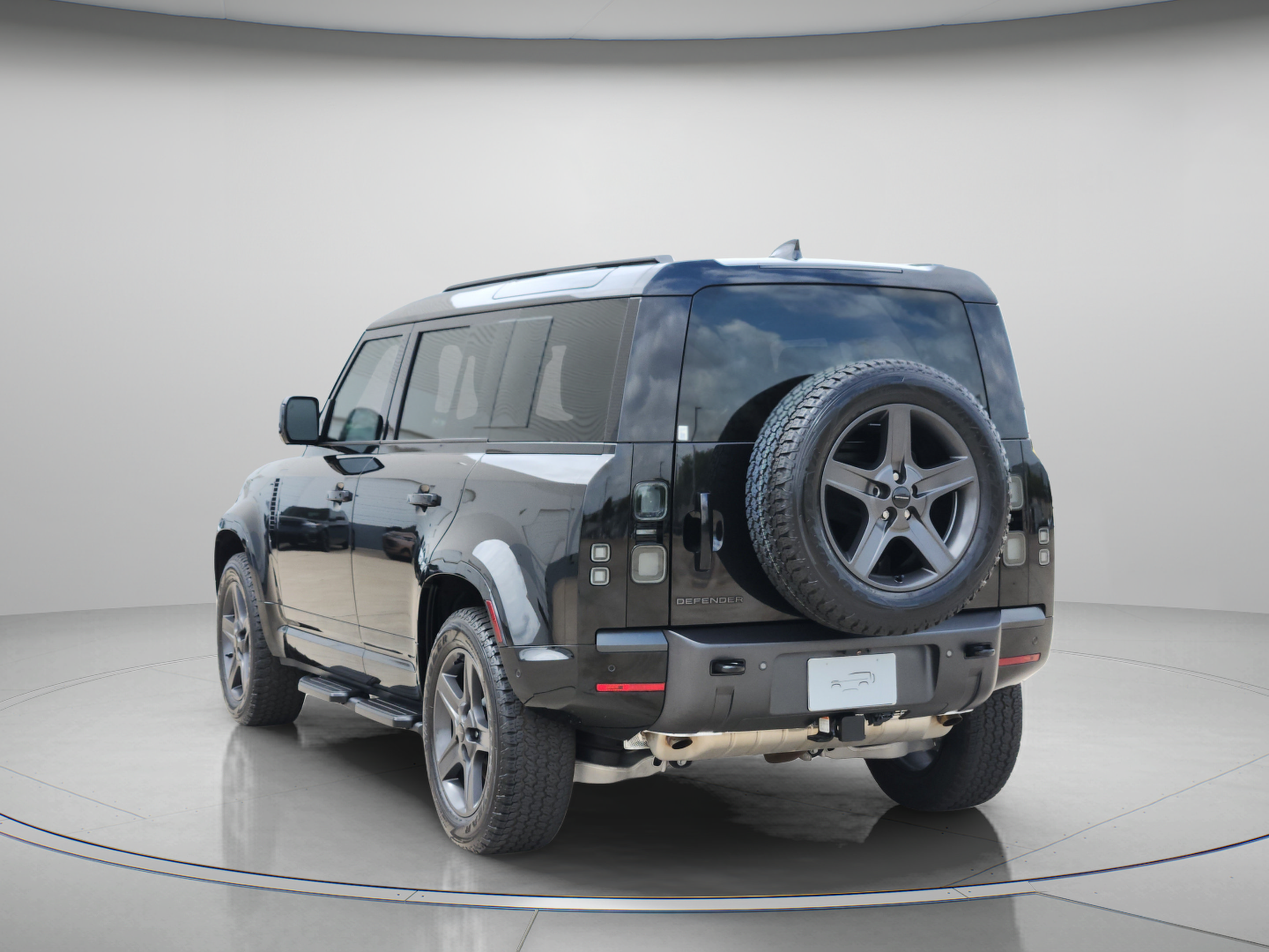 Used 2026 Land Rover Defender 110 X-Dynamic SE AWD/4WD image 3