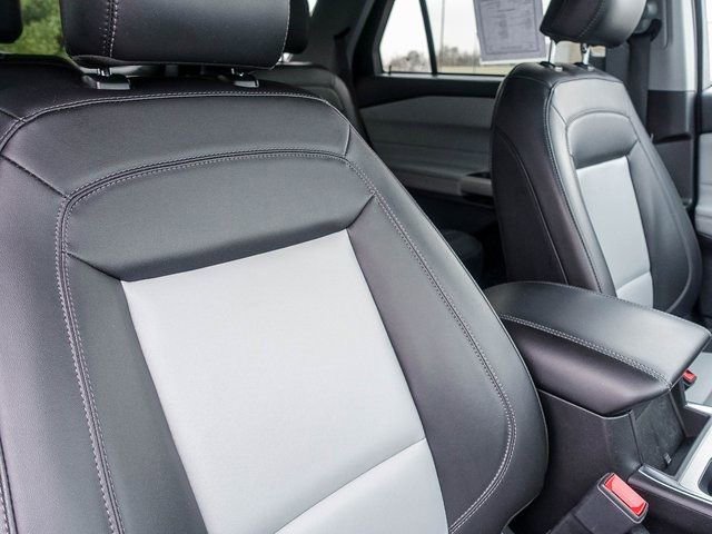 Used 2023 Ford Explorer XLT w/ Equipment Group 202A image 13