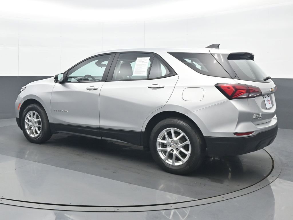 Used 2022 Chevrolet Equinox LS image 4