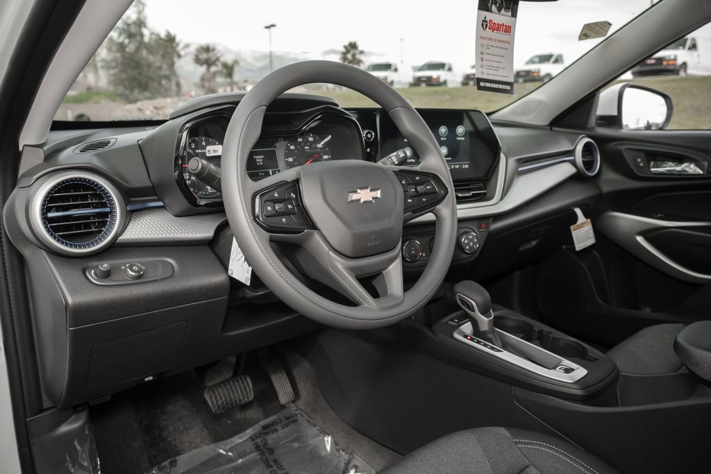 New 2026 Chevrolet Trax LS w/ LS Convenience Package FWD image 14