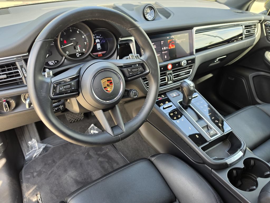 Used 2026 Porsche Macan AWD/4WD image 4