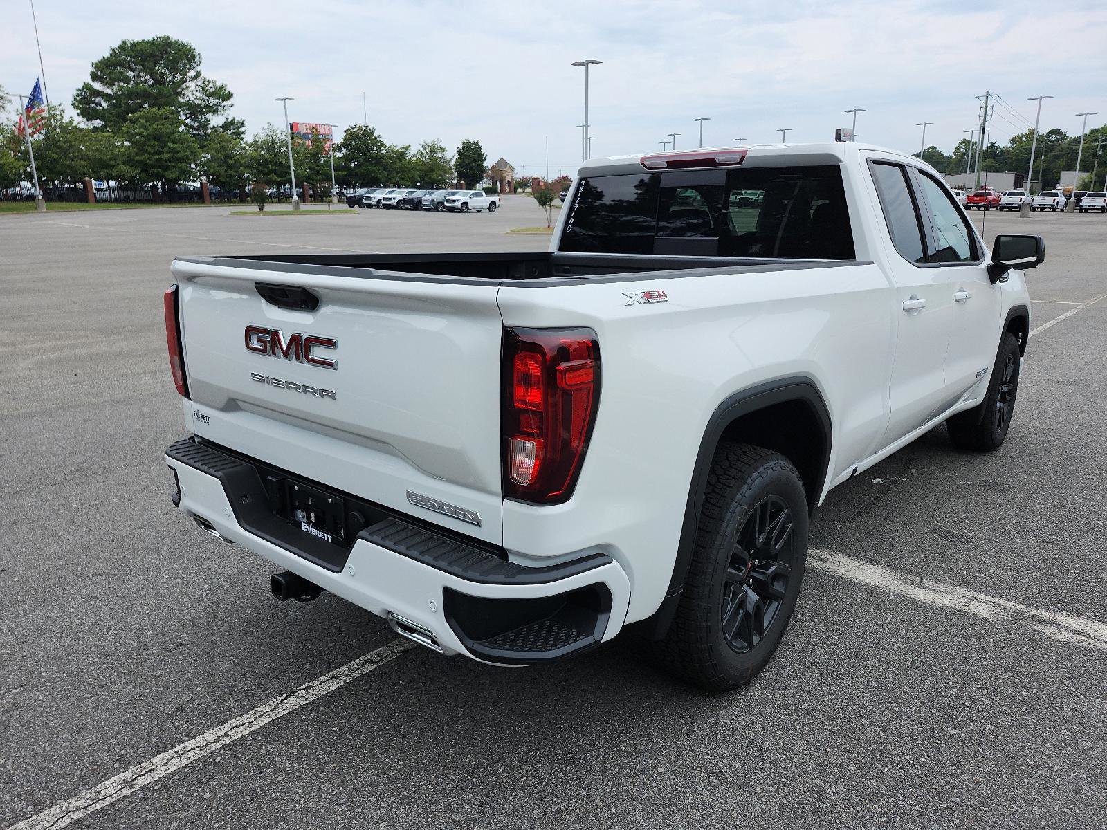 New 2026 GMC Sierra 1500 Elevation image 3