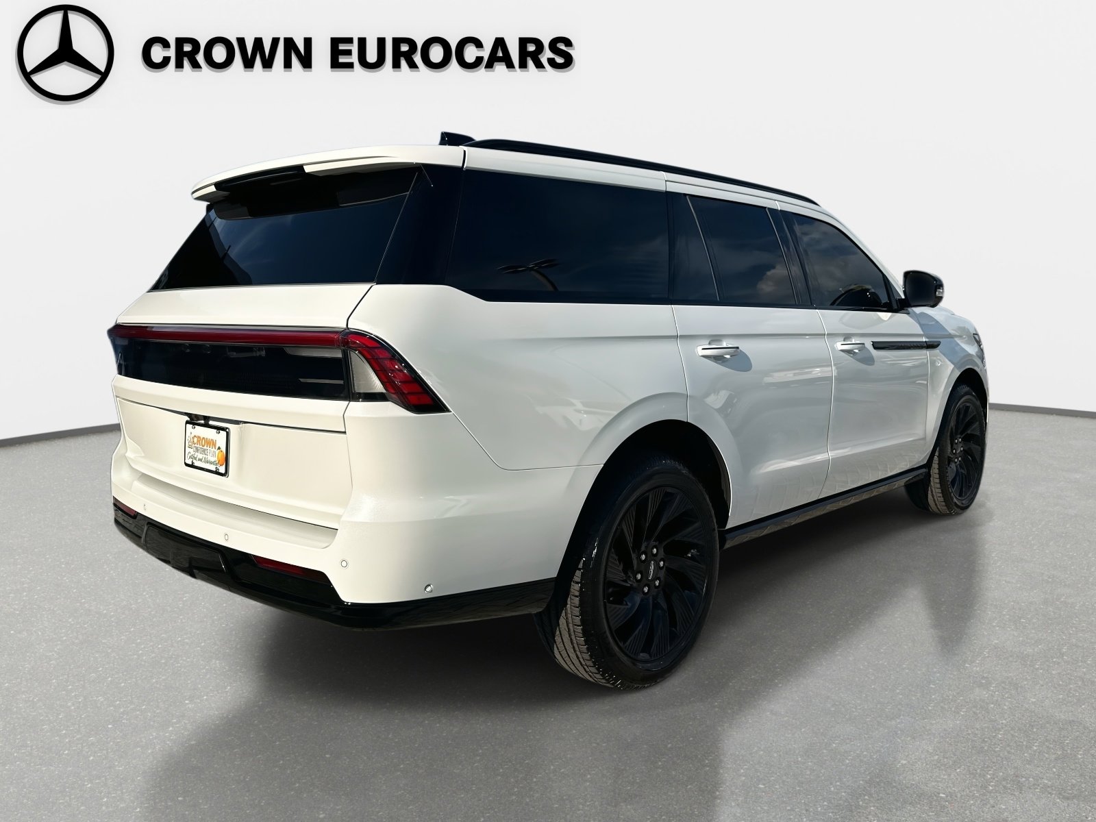 Used 2025 Lincoln Navigator Reserve w/ Jet Appearance Package image 4