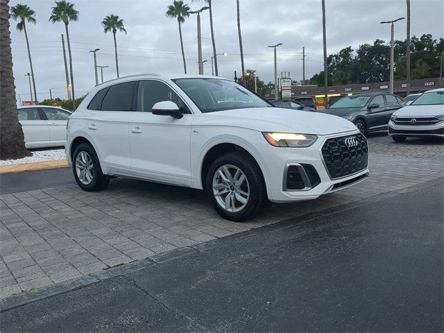 Used 2023 Audi Q5 2.0T Premium w/ Convenience Package image 2