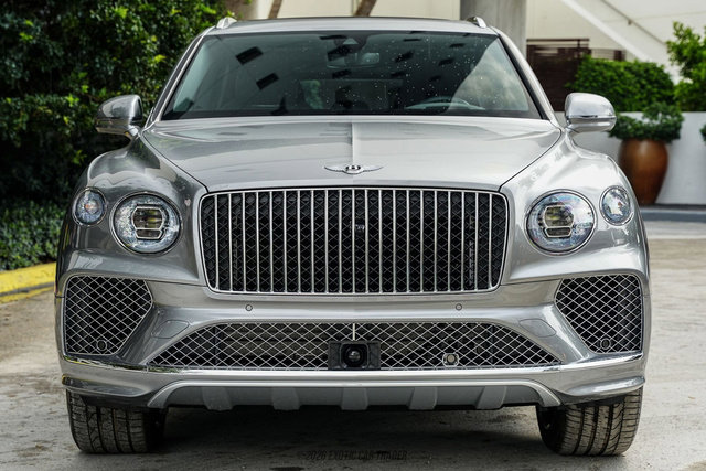 Used 2024 Bentley Bentayga Extended Wheelbase AWD/4WD image 13