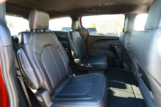 New 2026 Chrysler Voyager LX image 28