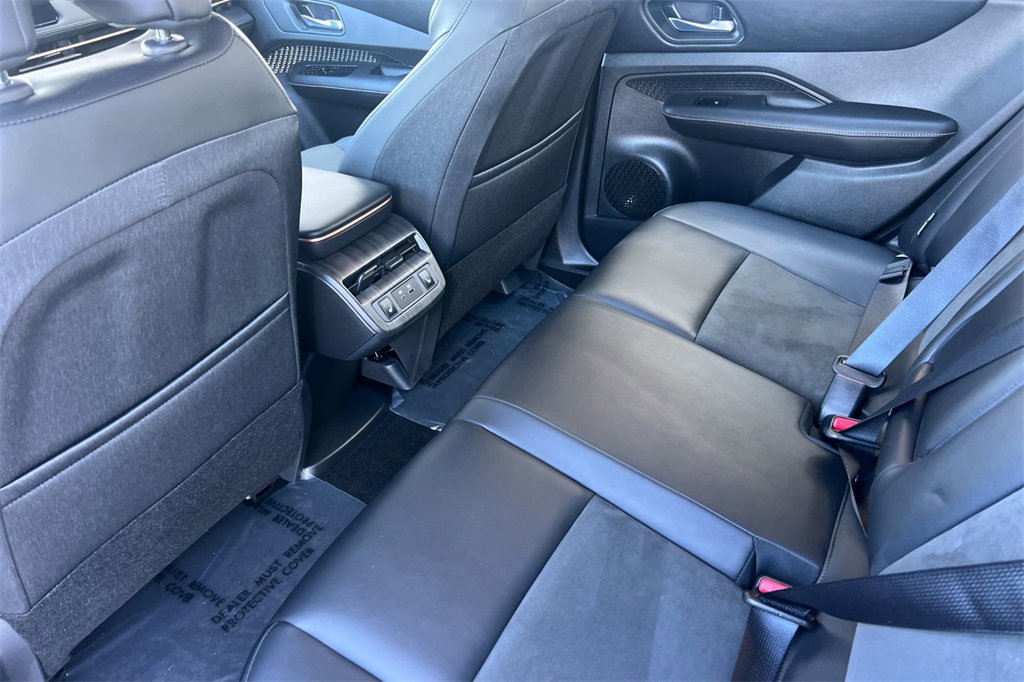 Used 2023 Nissan Ariya AWD image 14