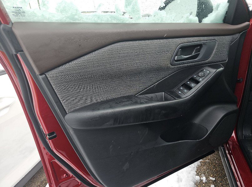 Used 2023 Nissan Rogue S image 10