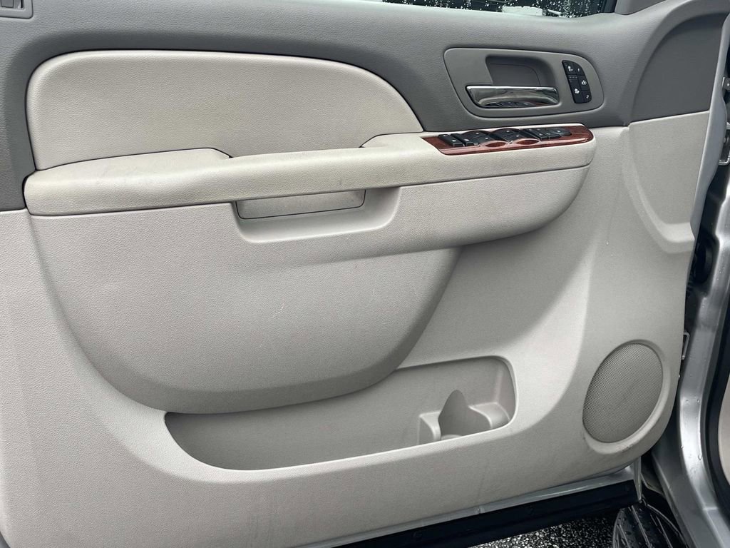 Used 2013 Chevrolet Tahoe LT w/ Luxury Package image 18