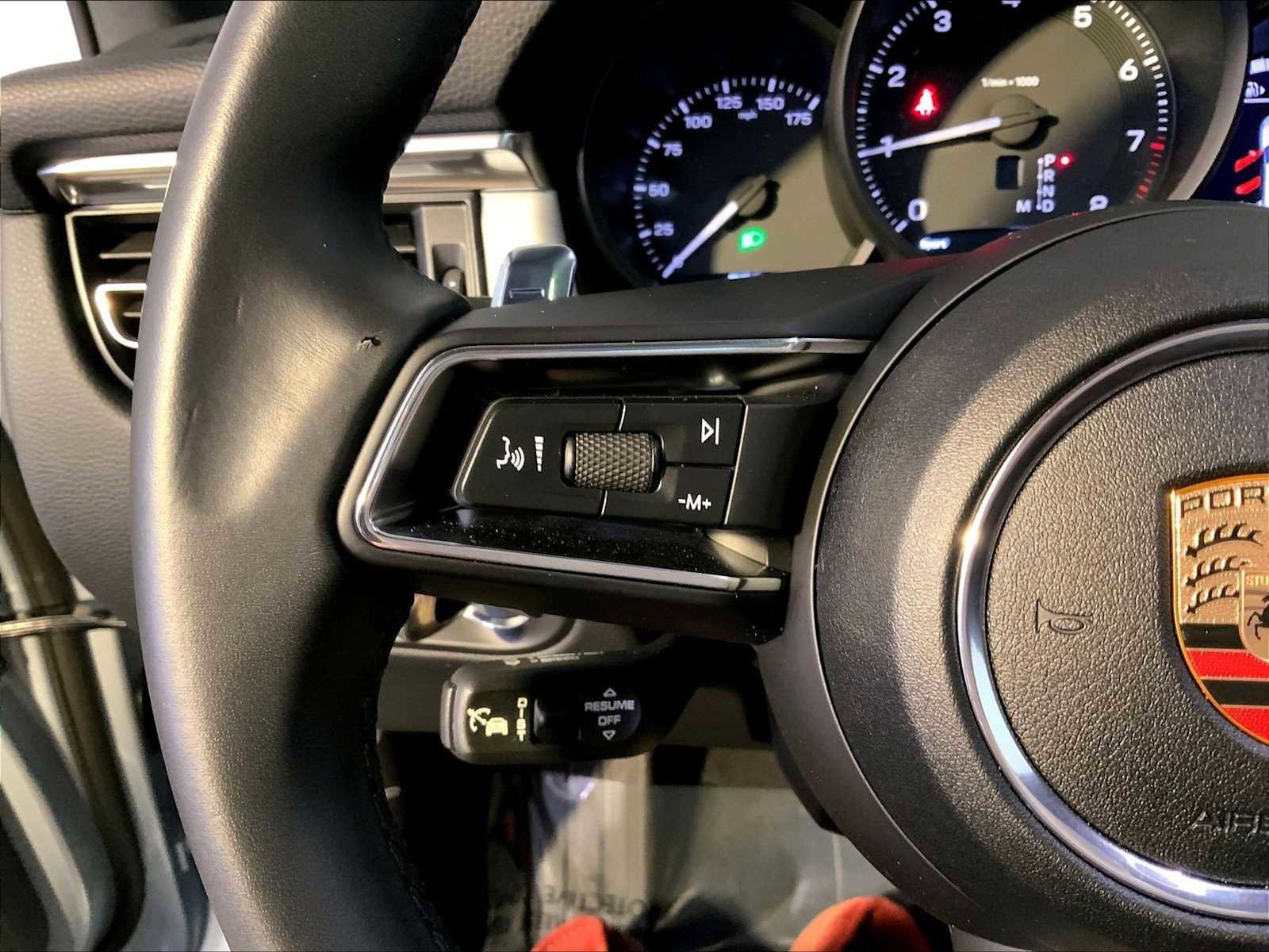 Certified 2025 Porsche Macan image 27