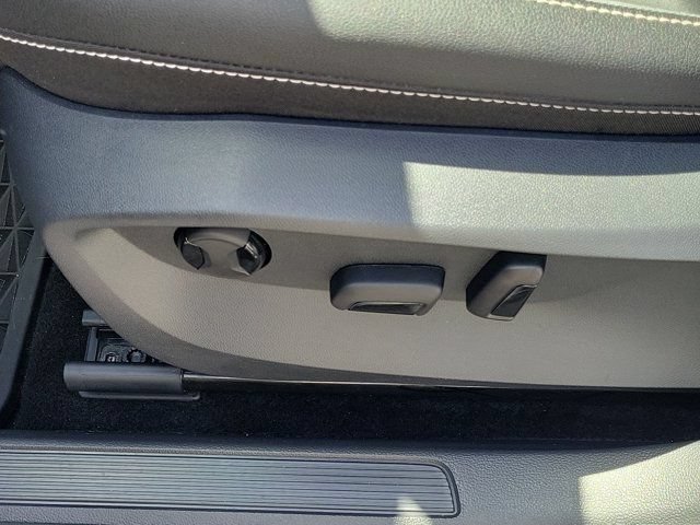 Certified 2023 Volkswagen Taos SE FWD image 18