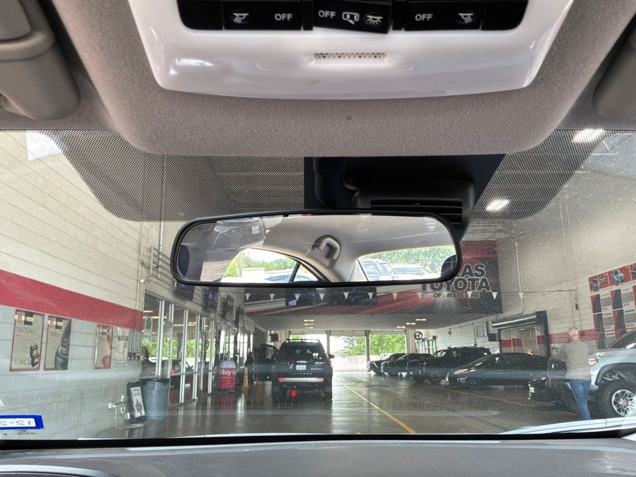 Used 2025 Nissan Versa SV FWD image 17