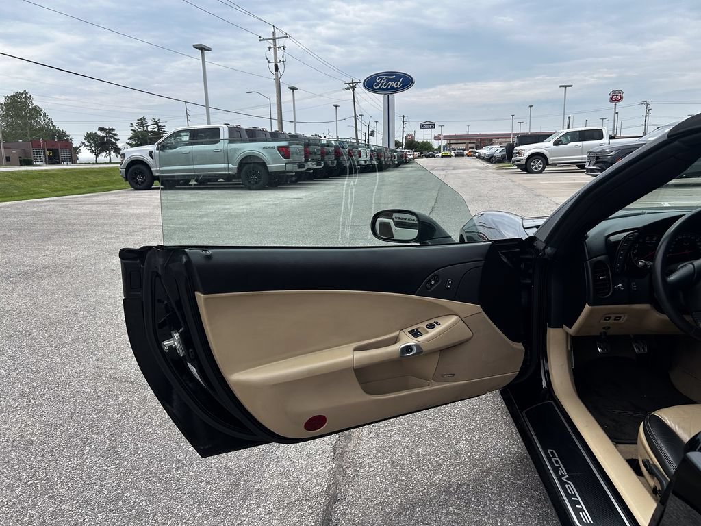 Used 2005 Chevrolet Corvette Convertible w/ Preferred Equipment Group RWD image 15