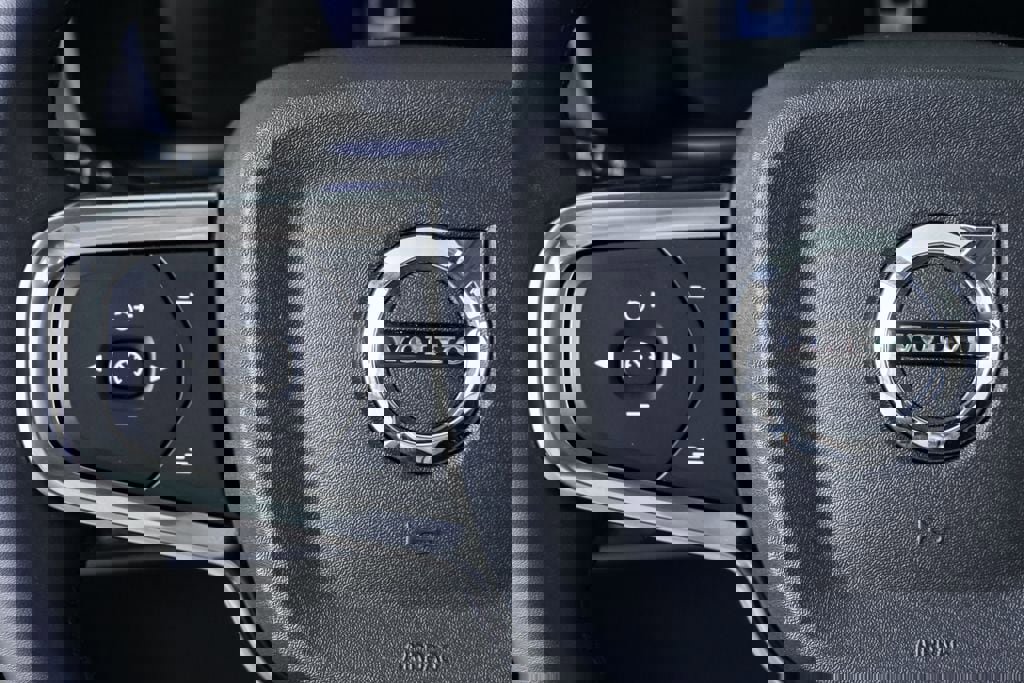 Certified 2023 Volvo XC40 B4 Plus w/ Driver Assist Package image 12