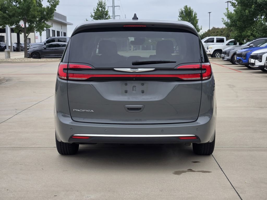 Used 2023 Chrysler Pacifica Touring-L FWD image 13