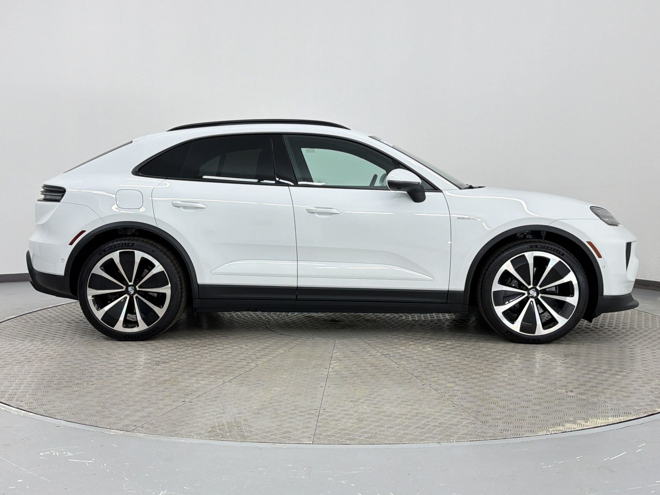 Used 2026 Porsche Macan 4 Electric AWD/4WD image 8