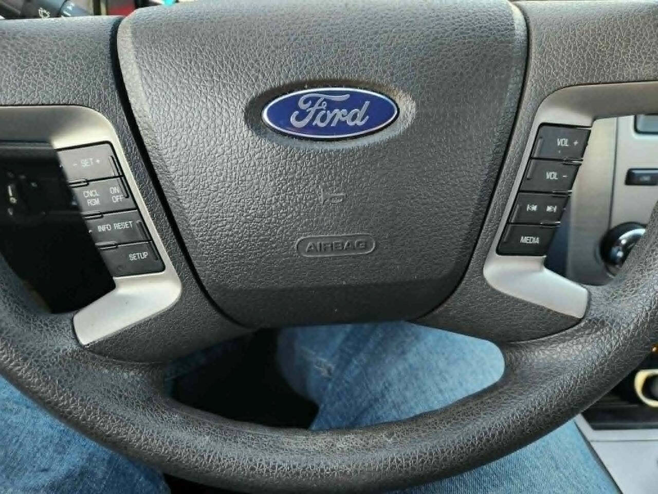 Used 2010 Ford Fusion SE FWD image 22