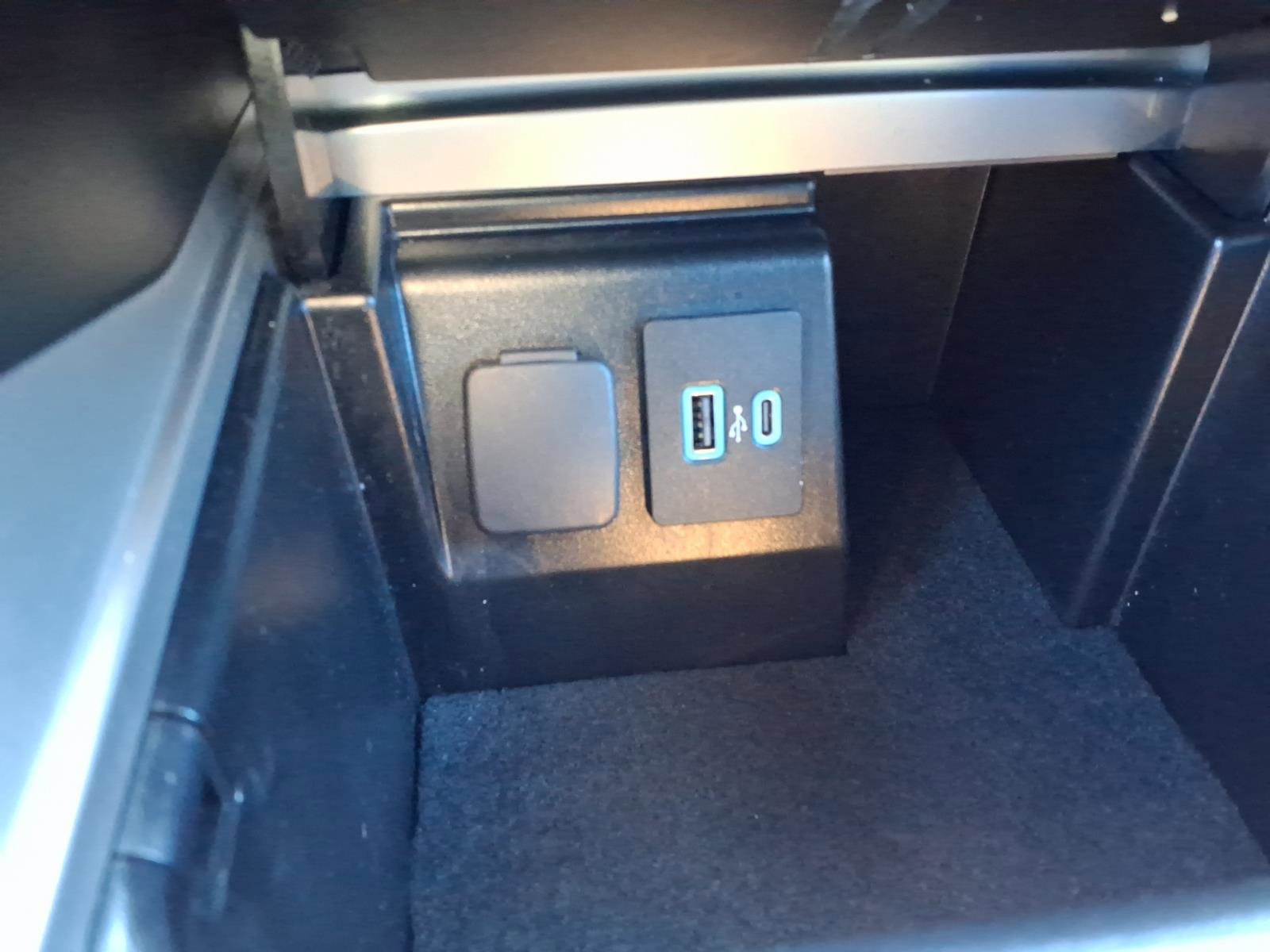 Used 2022 Ford Explorer XLT image 18