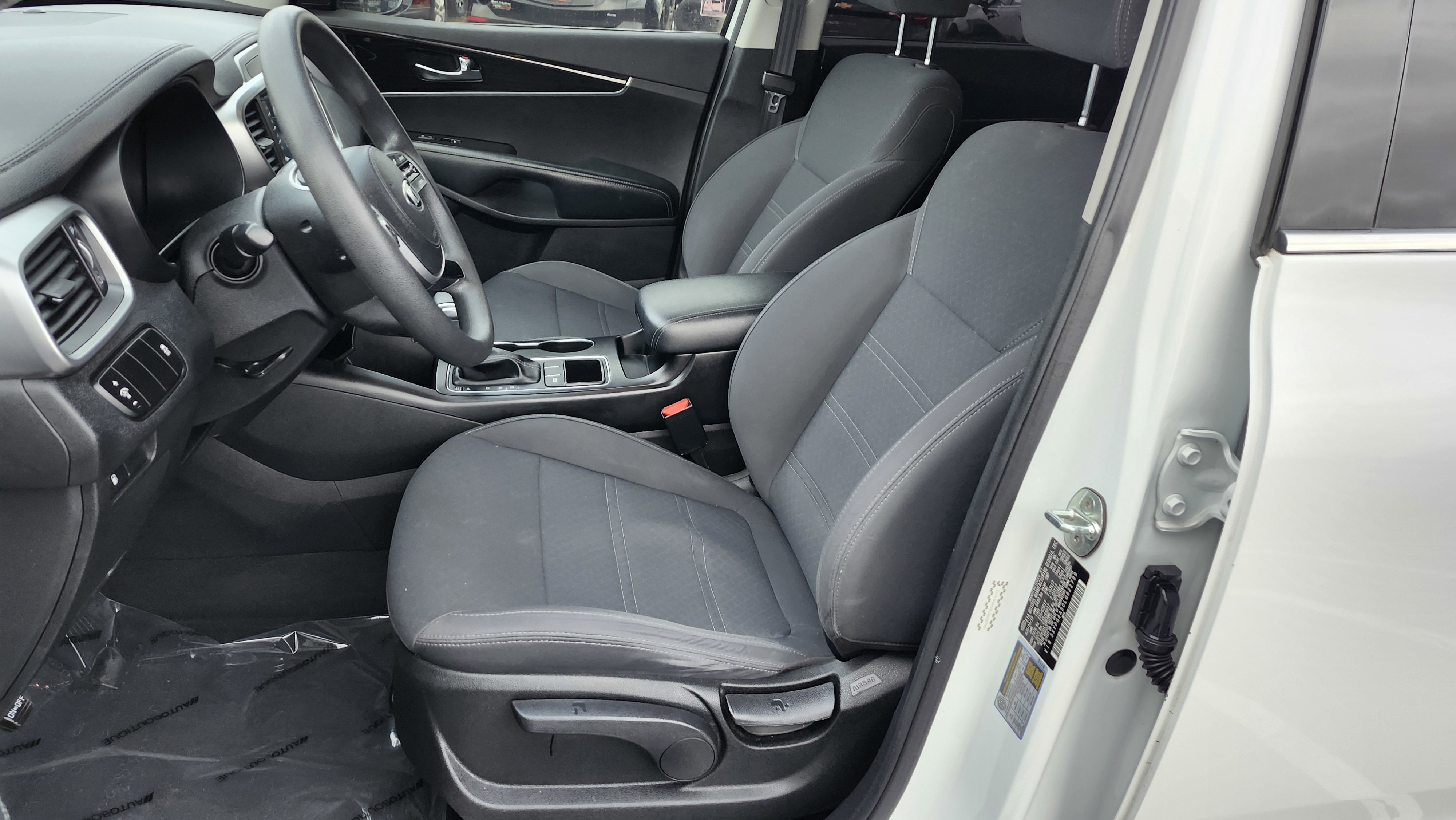 Used 2020 Kia Sorento LX image 22