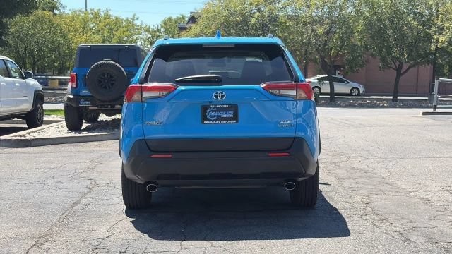 Used 2021 Toyota RAV4 XLE Premium AWD/4WD image 4