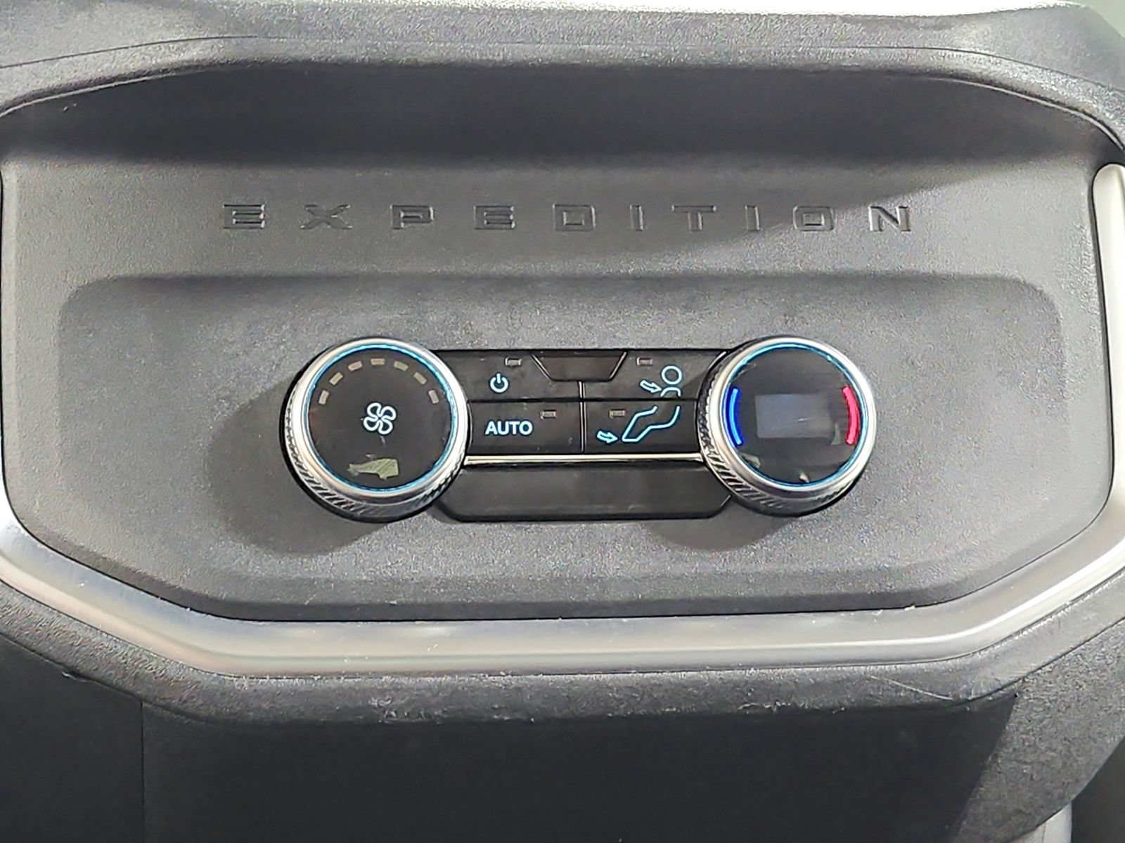 Used 2025 Ford Expedition Active AWD/4WD image 43