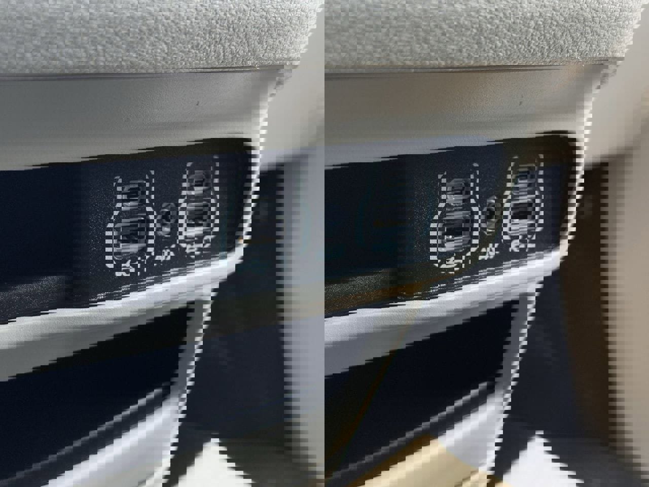 Used 2024 Chrysler Voyager LX image 22