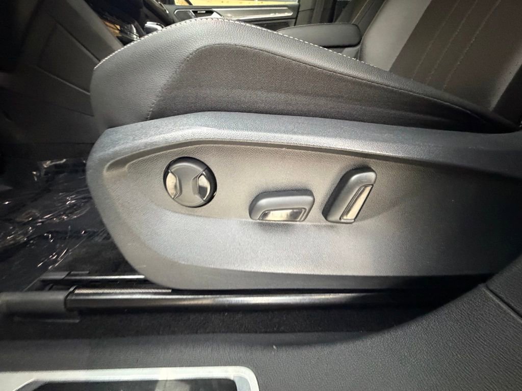 Used 2022 Volkswagen Tiguan SE R-Line AWD/4WD image 26