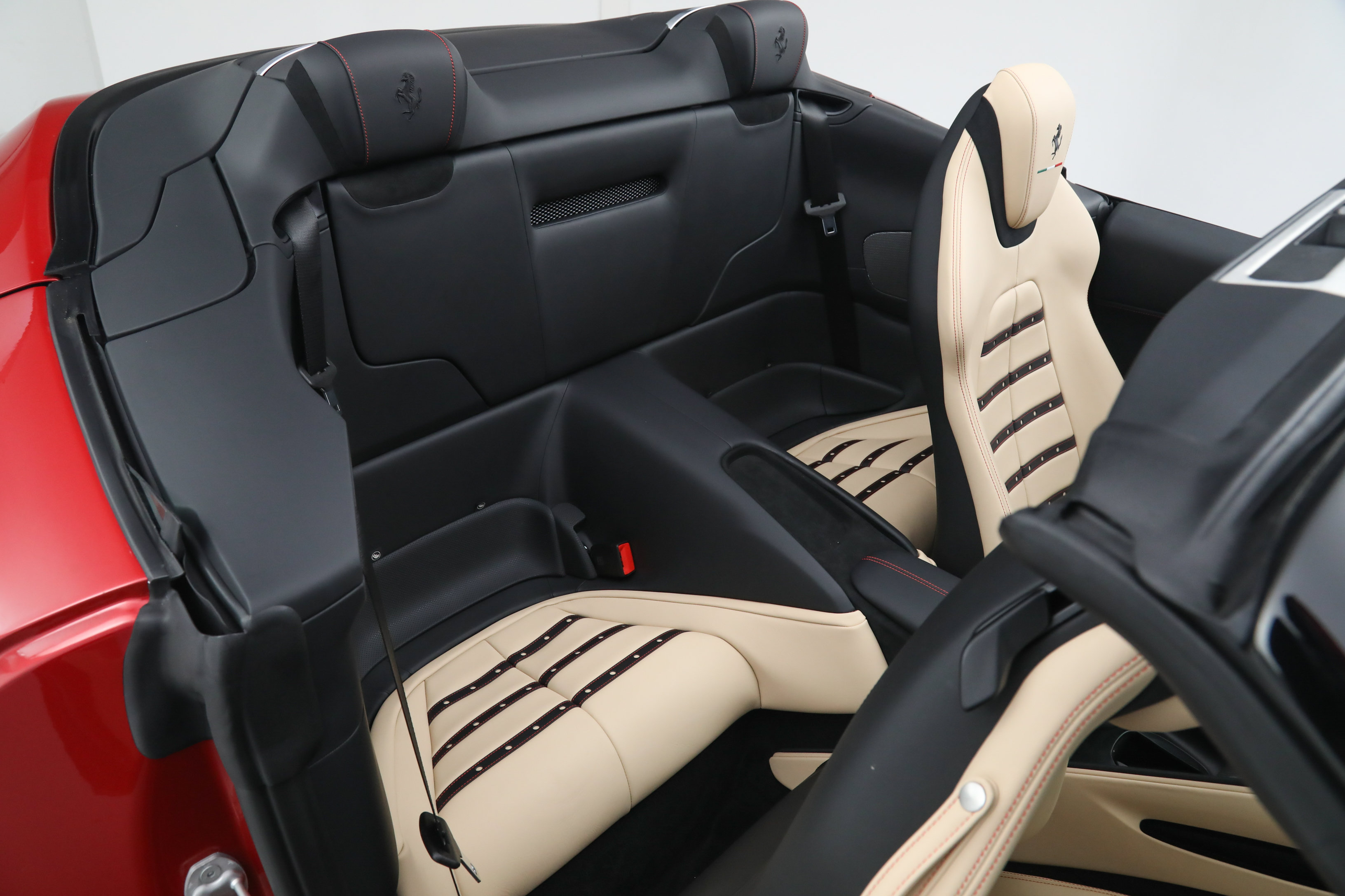 Certified 2025 Ferrari Roma Spider RWD image 26