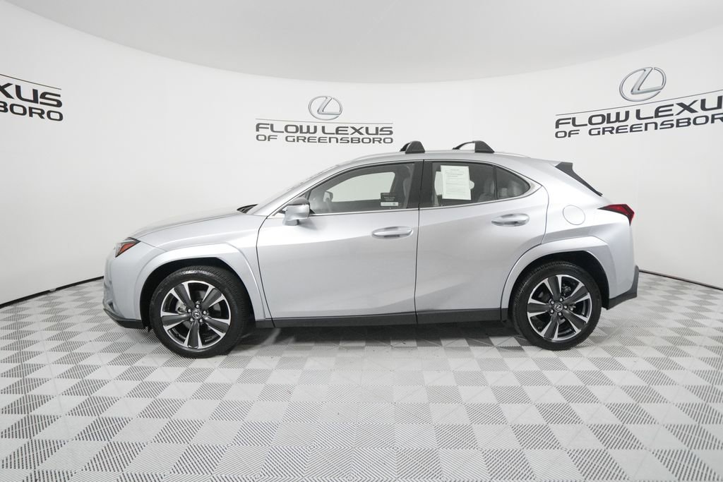 Certified 2025 Lexus UX 300h FWD w/ Accessory Package (Z2) image 4