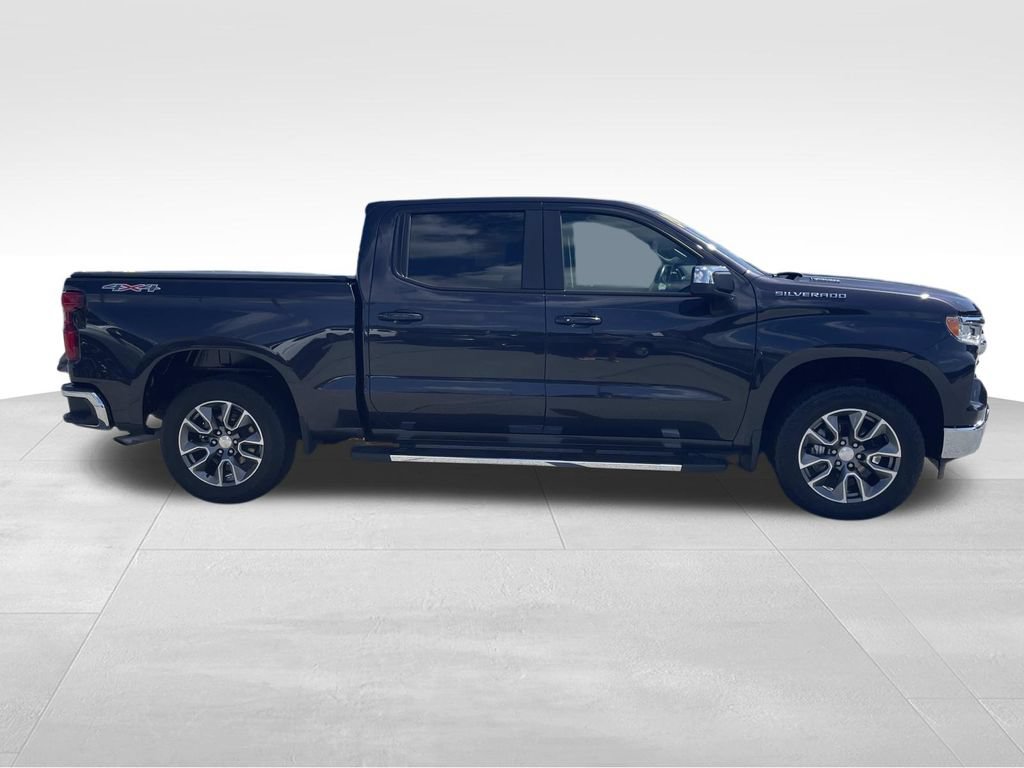Used 2024 Chevrolet Silverado 1500 LT AWD/4WD image 2