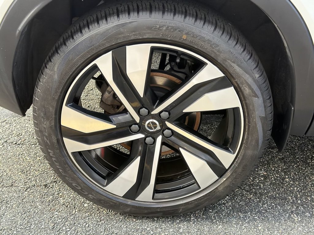 Certified 2023 Volvo XC40 B5 Plus w/ Protection Package Premier AWD/4WD image 12
