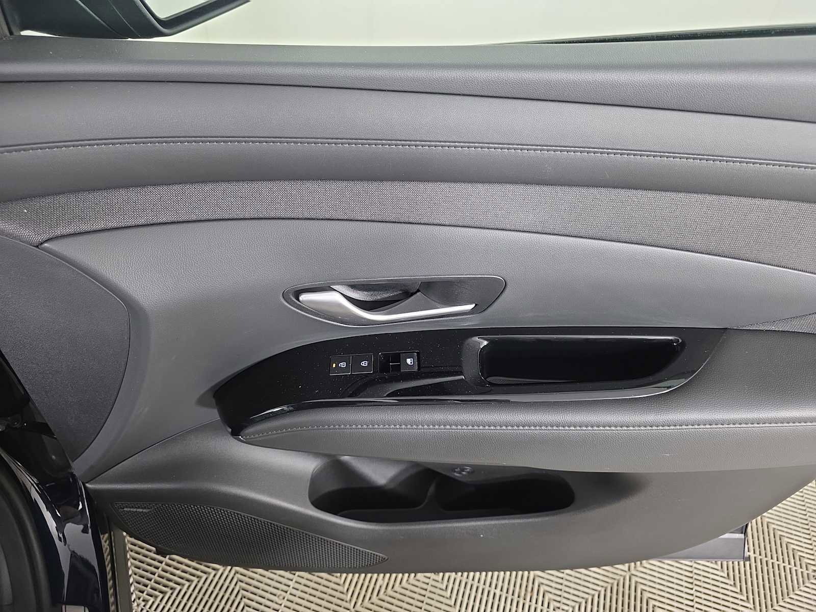 Used 2025 Hyundai Tucson Limited image 36