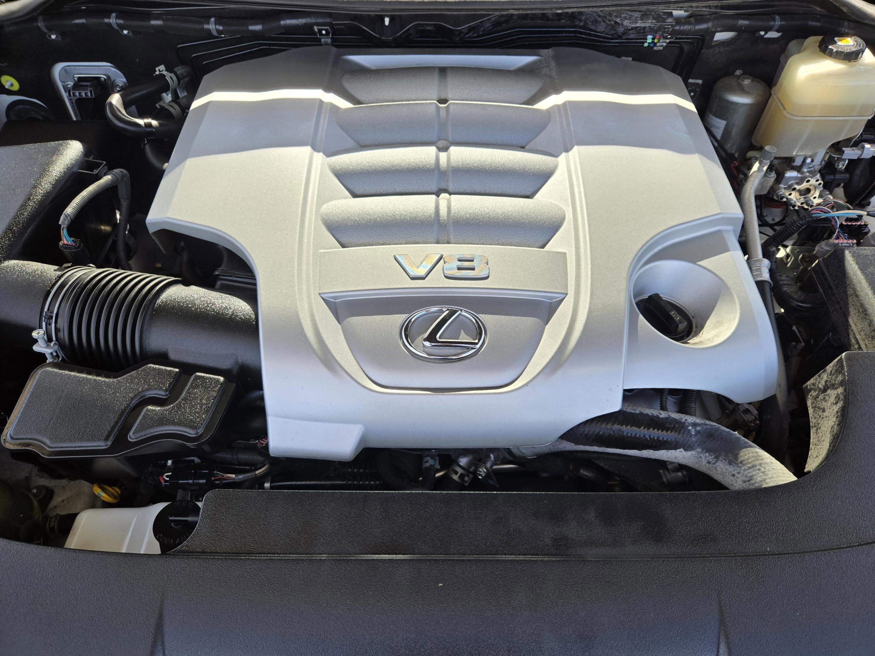 Used 2020 Lexus LX 570 4WD w/ Luxury Package image 40