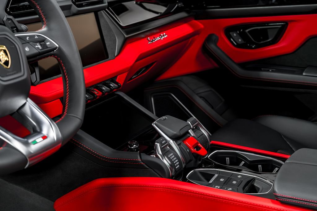 Used 2025 Lamborghini Urus SE AWD/4WD image 22