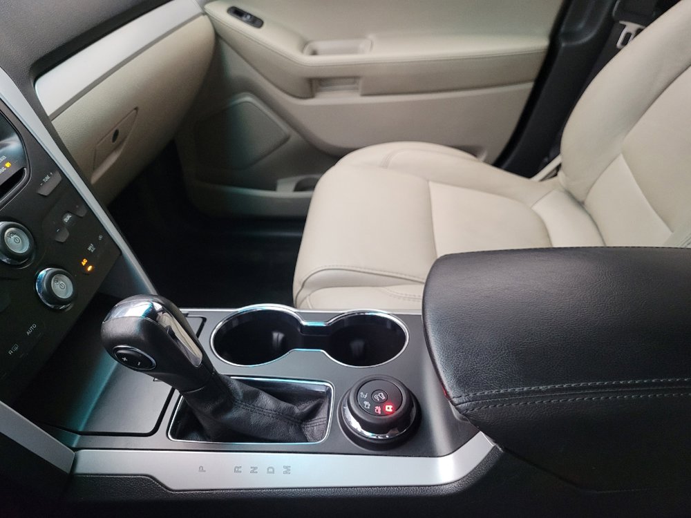 Used 2015 Ford Explorer XLT w/ Equipment Group 202A image 26