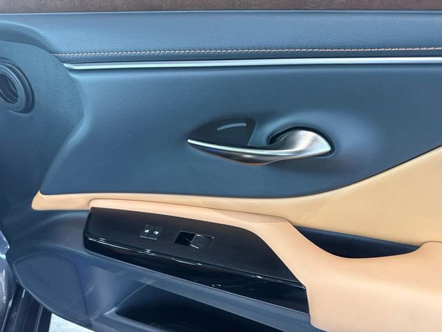 Used 2025 Lexus ES 300h w/ Technology Package image 60