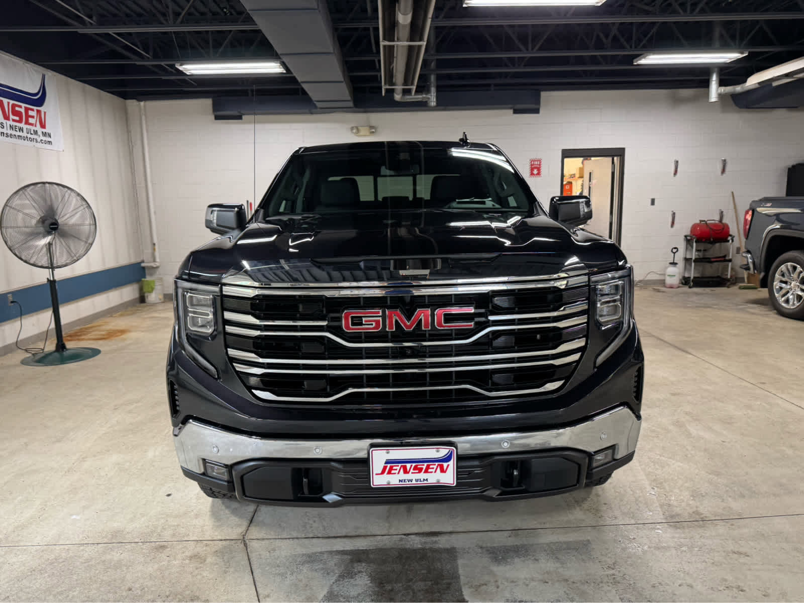 New 2026 GMC Sierra 1500 SLT w/ SLT Premium Plus Package image 2