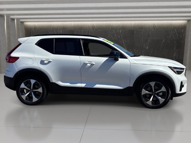 Used 2026 Volvo XC40 B5 Plus AWD/4WD image 7