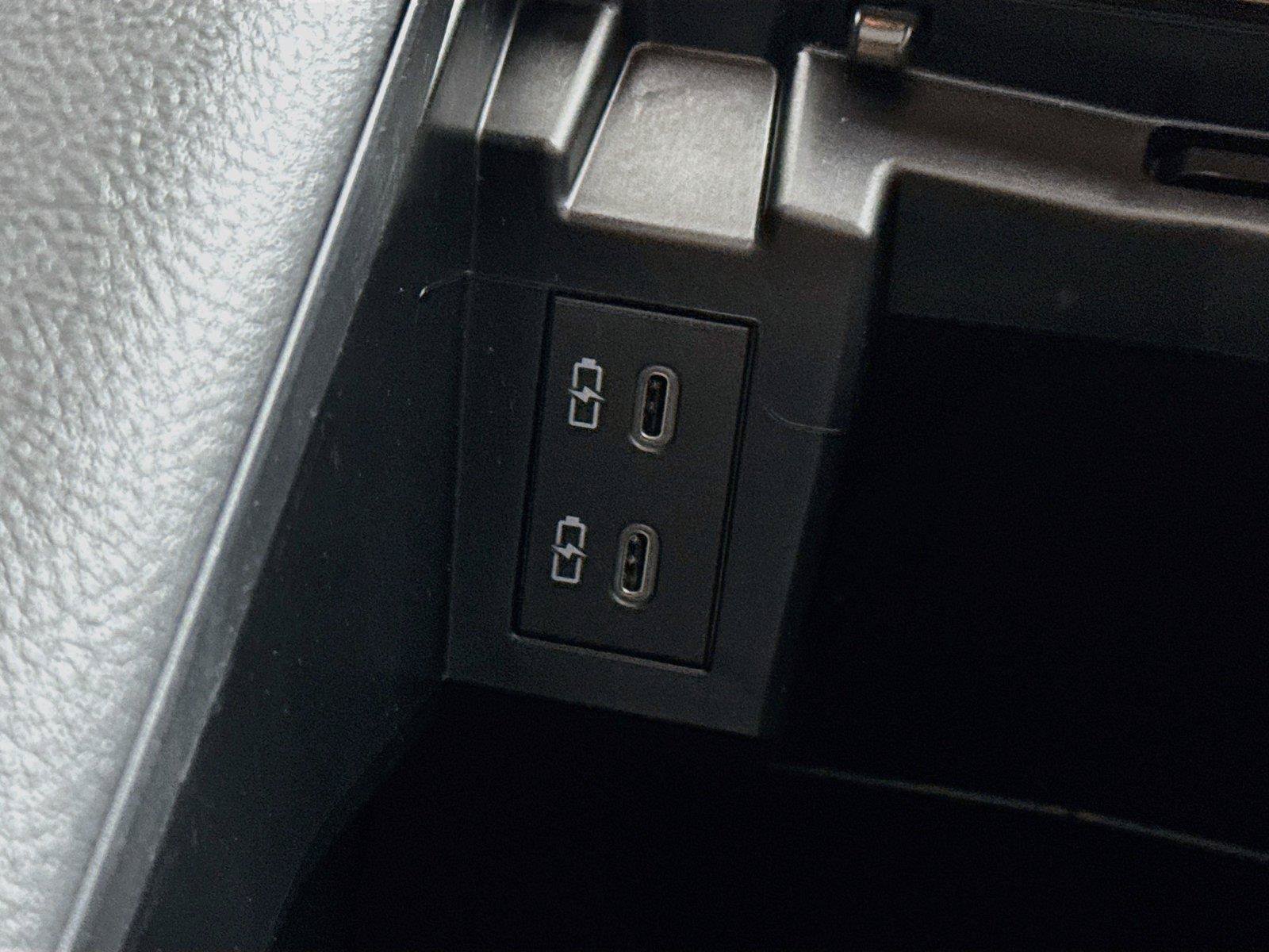 Certified 2025 Toyota Sienna Platinum FWD image 35
