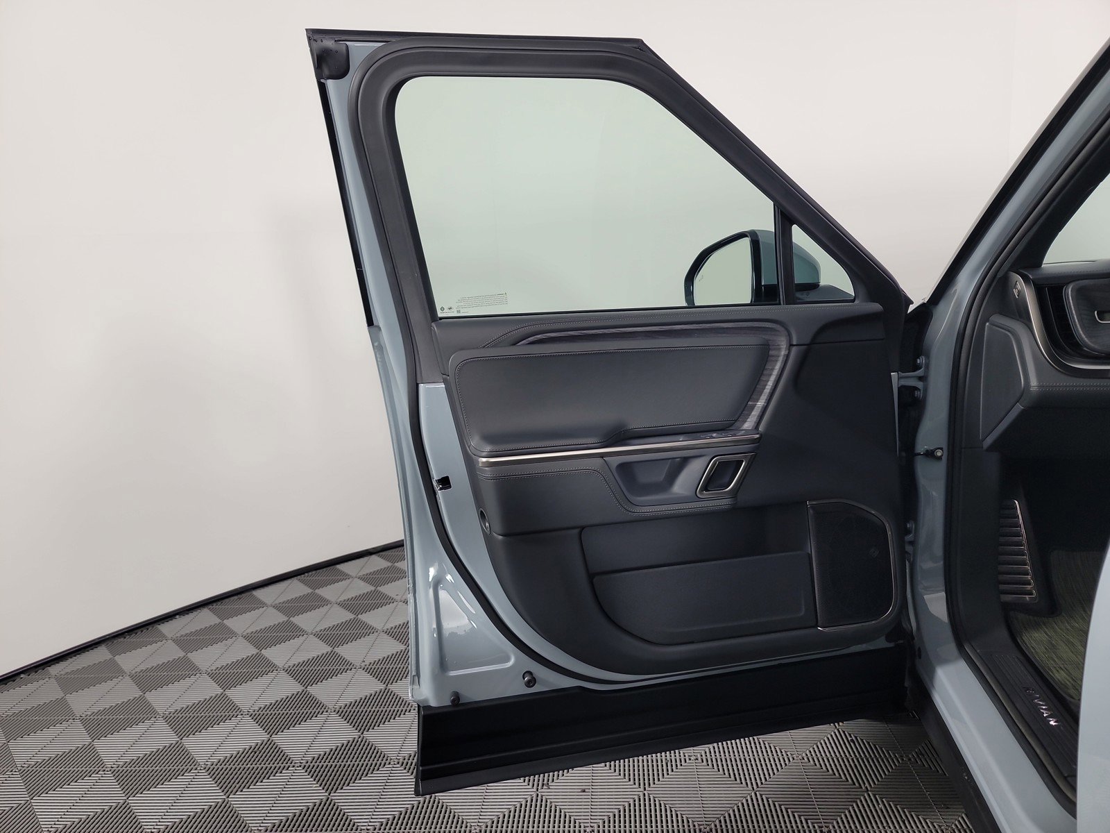 Used 2024 Rivian R1T Adventure AWD/4WD image 16