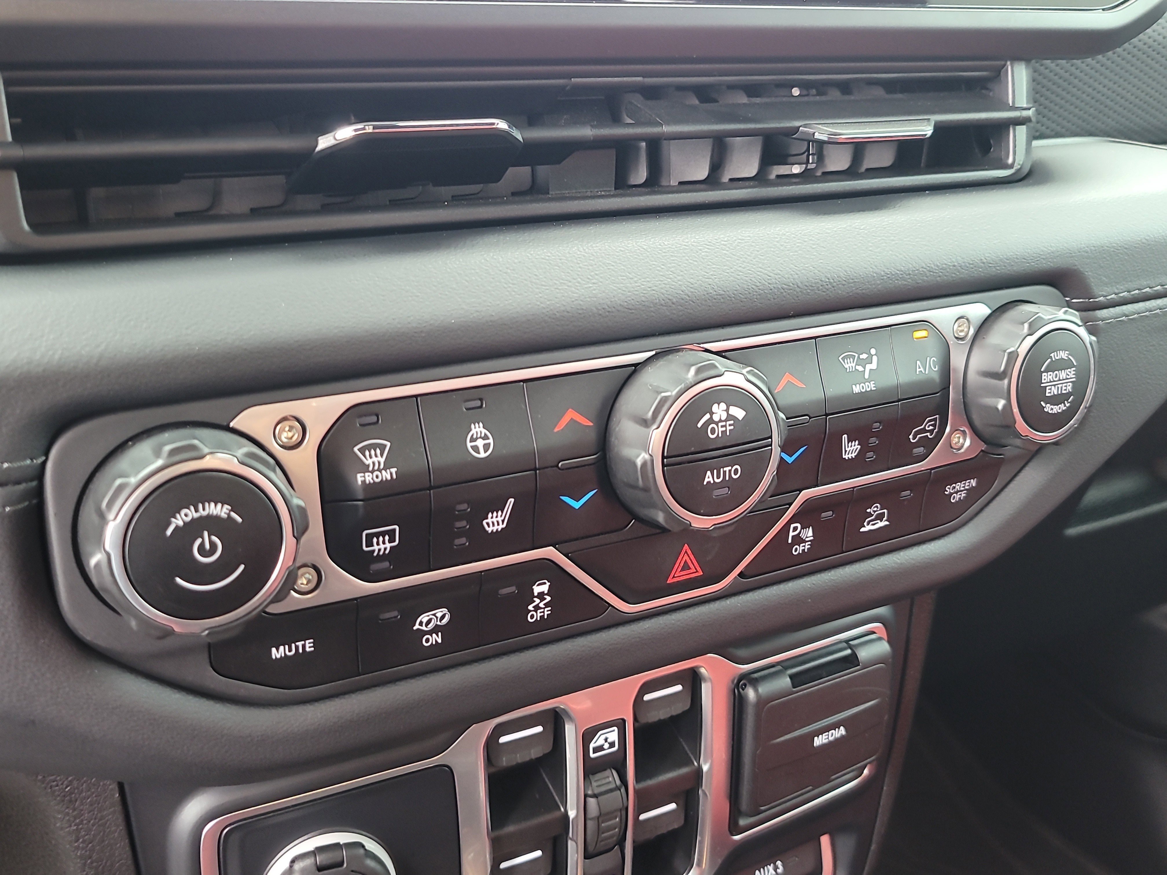 Used 2024 Jeep Wrangler Unlimited Rubicon 392 image 24