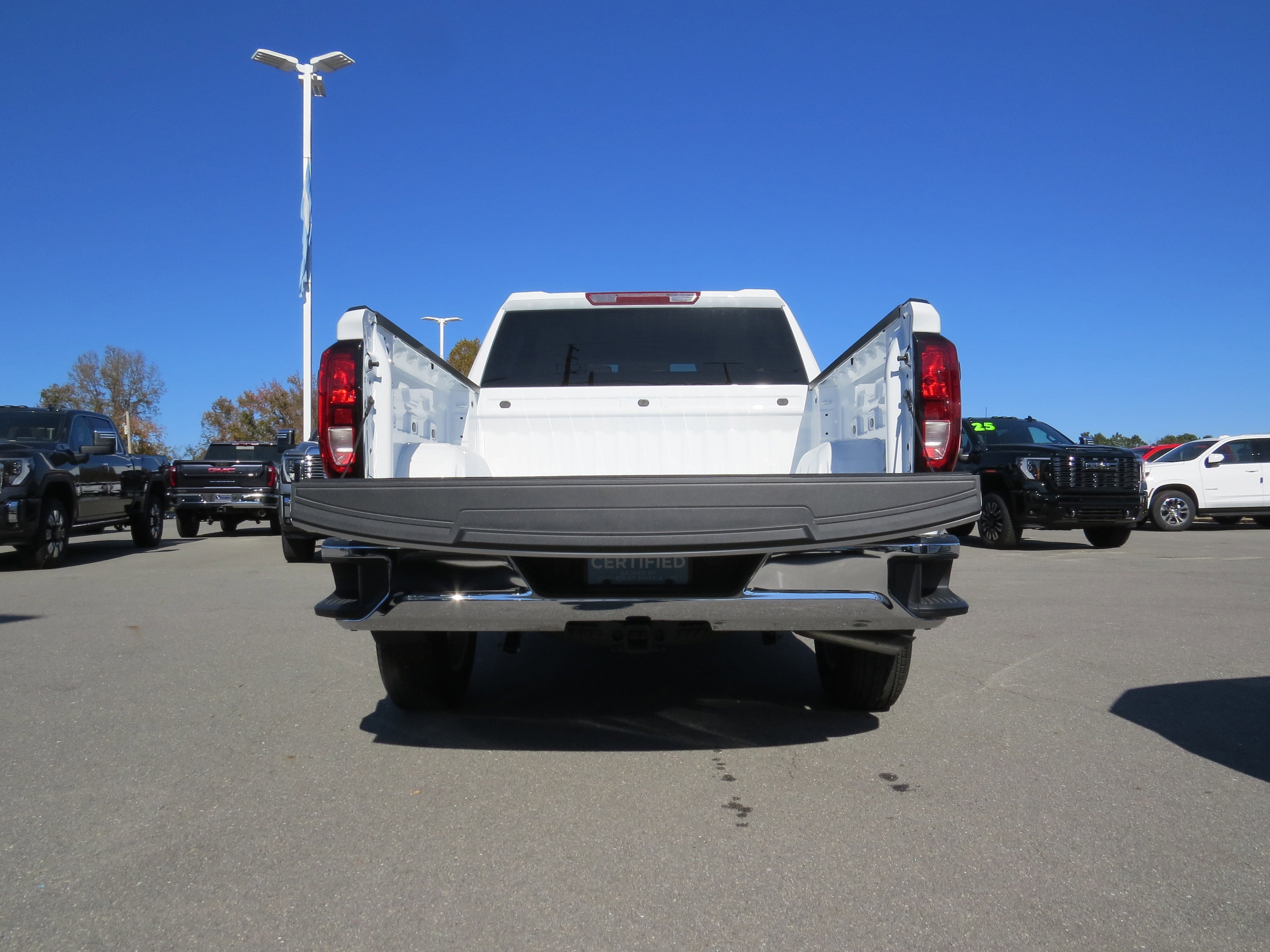 New 2026 GMC Sierra 1500 SLE image 4