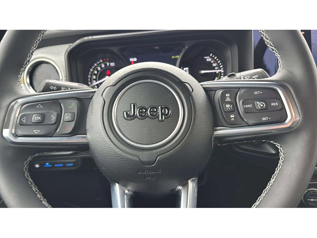 Used 2025 Jeep Wrangler Sahara w/ Safety Group image 17