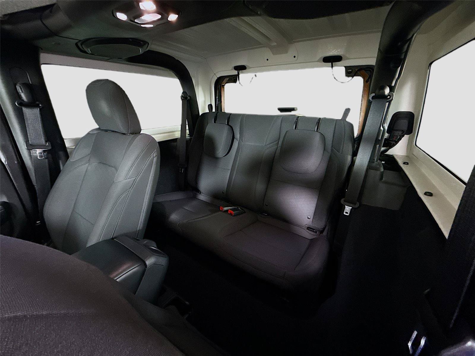 Used 2022 Jeep Wrangler Sport AWD/4WD image 15